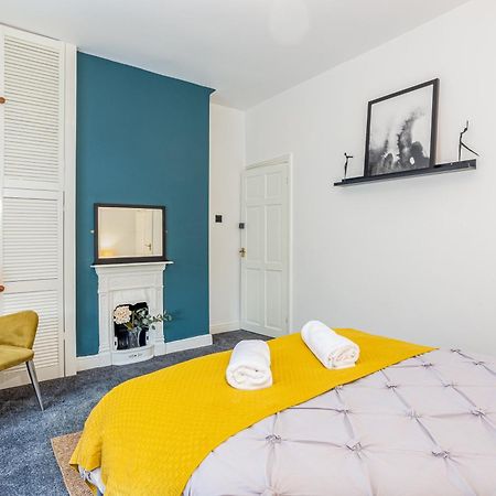 Coronation House By Yourstays - 3 Bedroom House In Newcastle-Under-Lyme Stoke-on-Trent 外观 照片