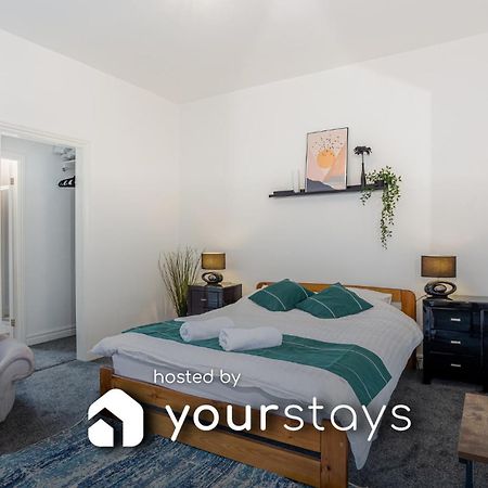 Coronation House By Yourstays - 3 Bedroom House In Newcastle-Under-Lyme Stoke-on-Trent 外观 照片