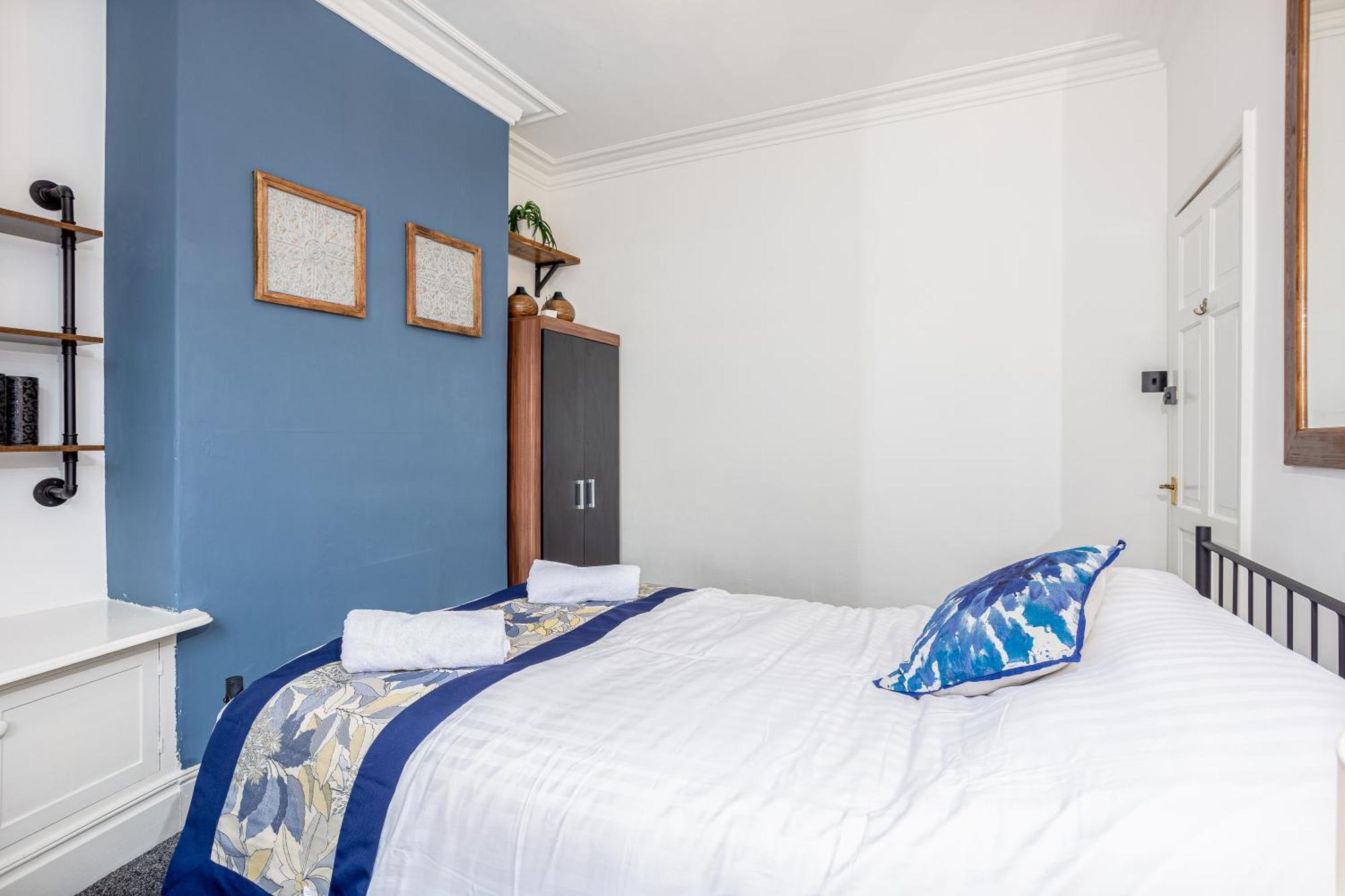 Coronation House By Yourstays - 3 Bedroom House In Newcastle-Under-Lyme Stoke-on-Trent 外观 照片
