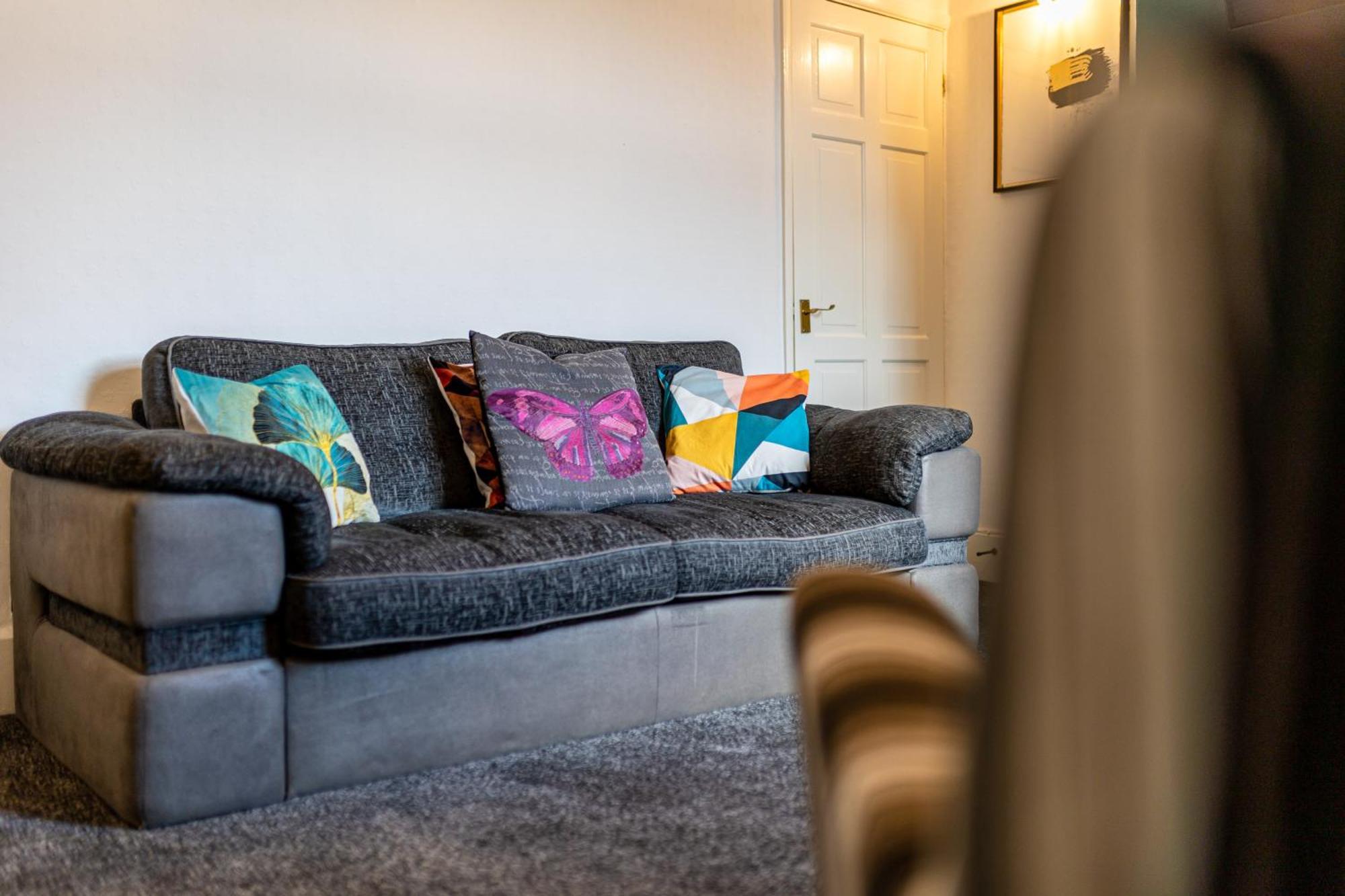 Coronation House By Yourstays - 3 Bedroom House In Newcastle-Under-Lyme Stoke-on-Trent 外观 照片