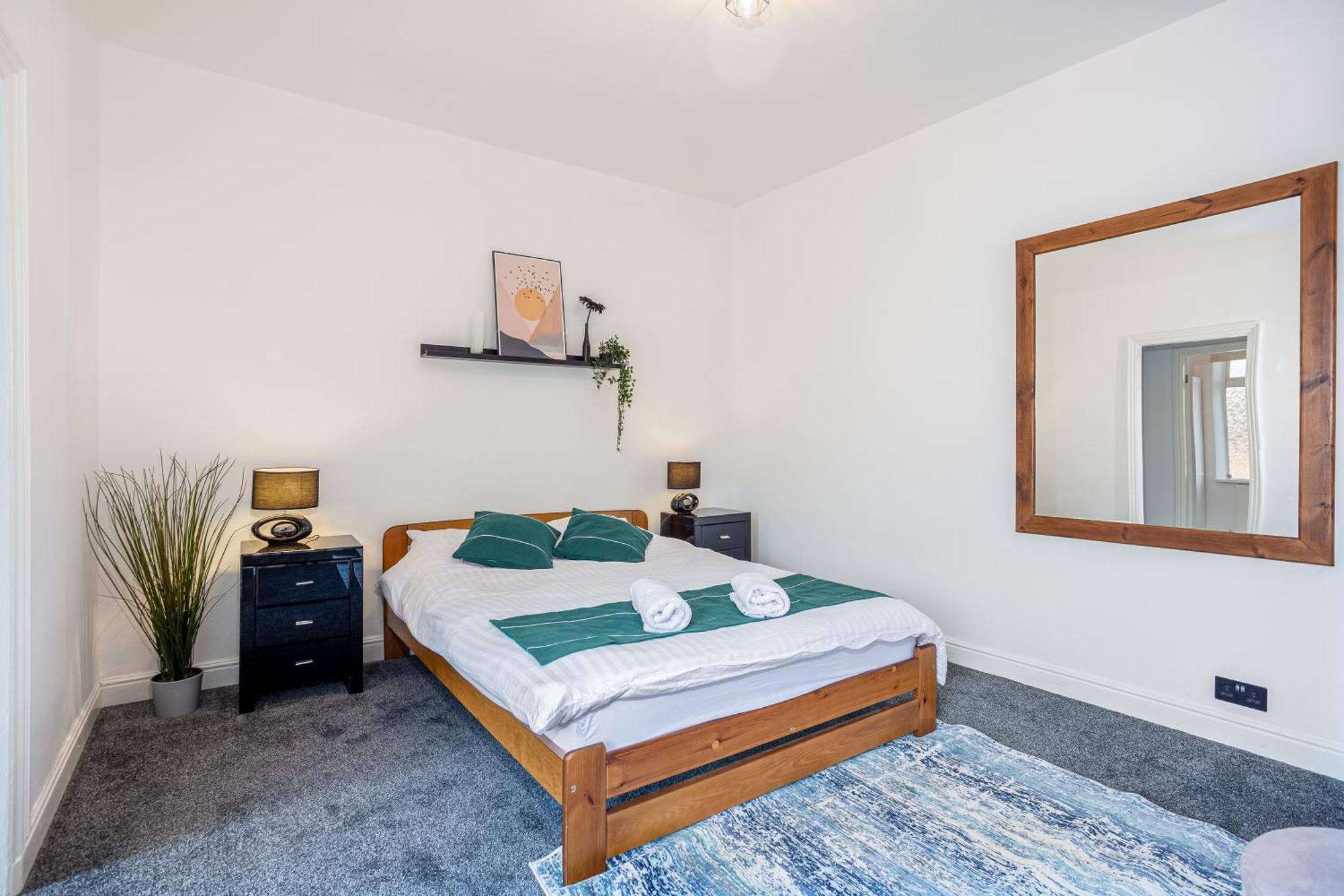 Coronation House By Yourstays - 3 Bedroom House In Newcastle-Under-Lyme Stoke-on-Trent 外观 照片