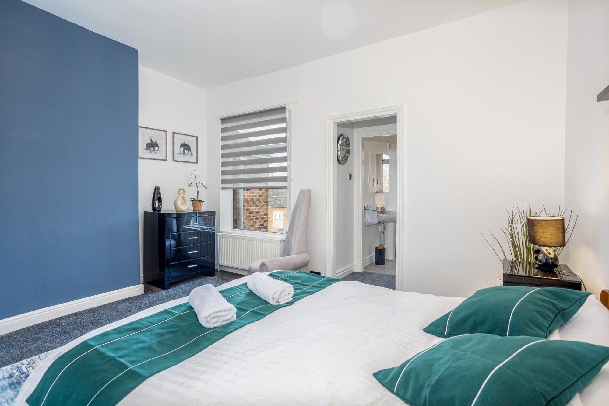 Coronation House By Yourstays - 3 Bedroom House In Newcastle-Under-Lyme Stoke-on-Trent 外观 照片