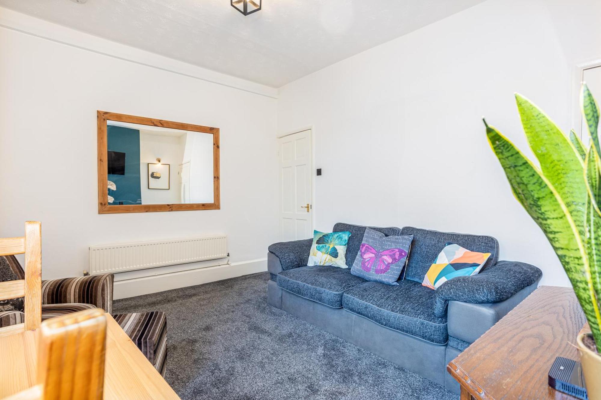 Coronation House By Yourstays - 3 Bedroom House In Newcastle-Under-Lyme Stoke-on-Trent 外观 照片