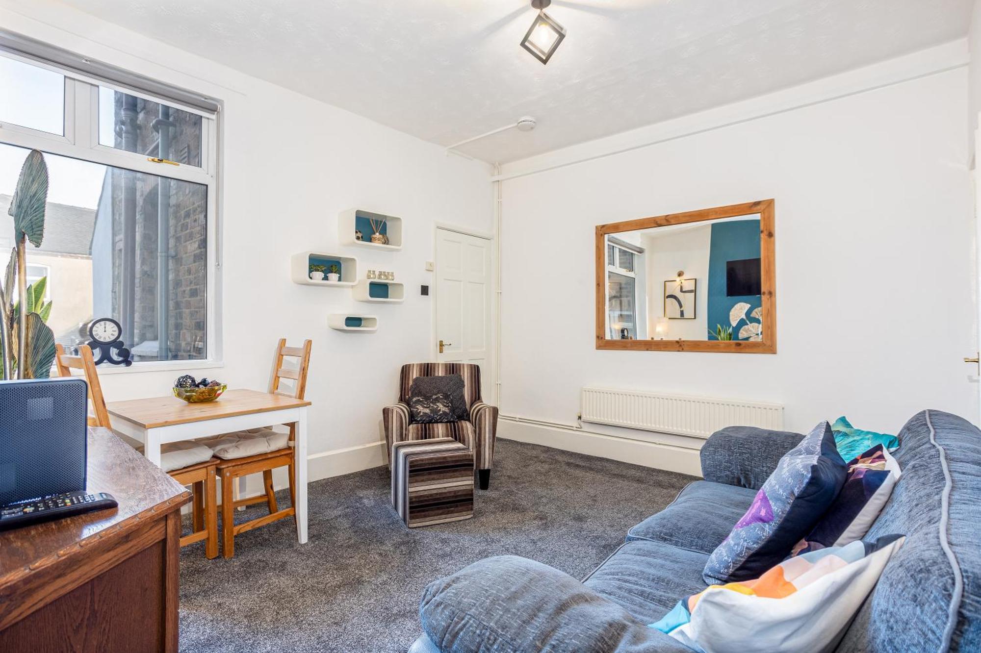 Coronation House By Yourstays - 3 Bedroom House In Newcastle-Under-Lyme Stoke-on-Trent 外观 照片