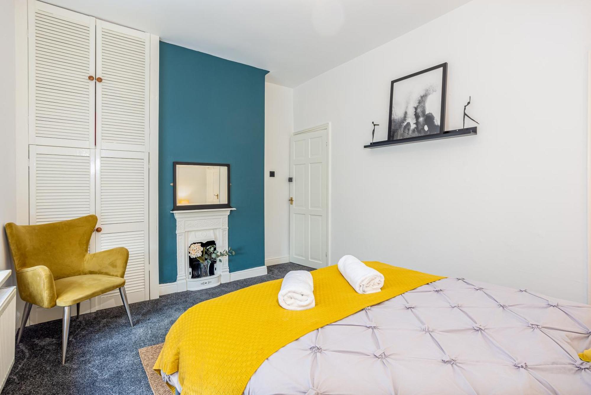 Coronation House By Yourstays - 3 Bedroom House In Newcastle-Under-Lyme Stoke-on-Trent 外观 照片
